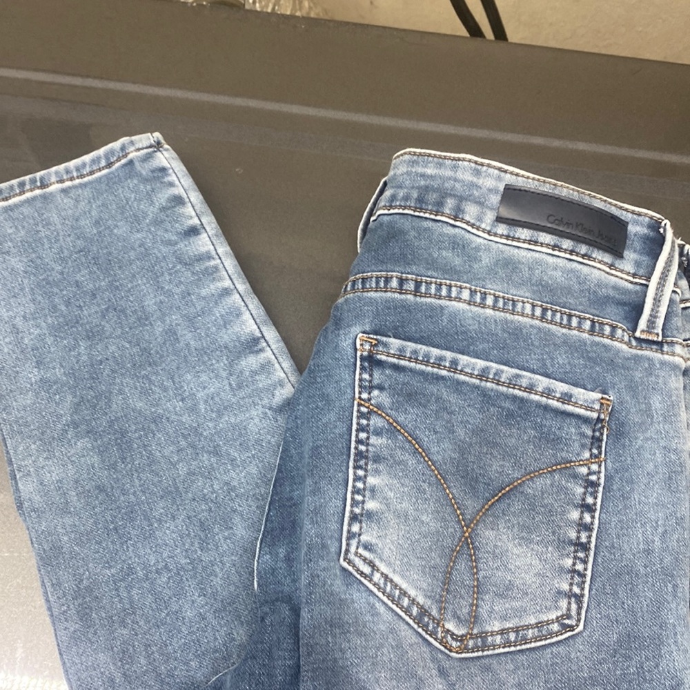 Calvin Klein- size 28 jegging